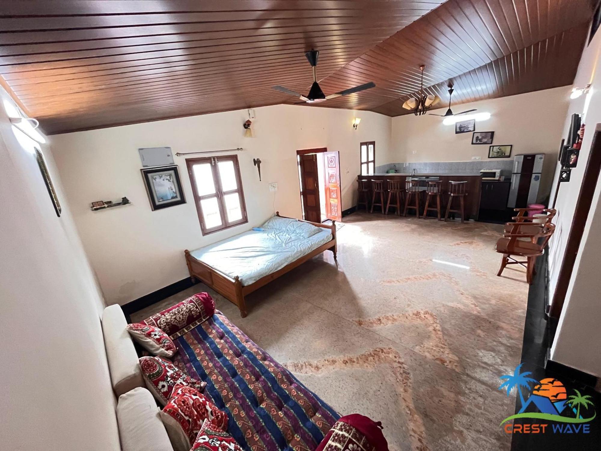 Crest Wave Beach Home Stay 우두피 외부 사진